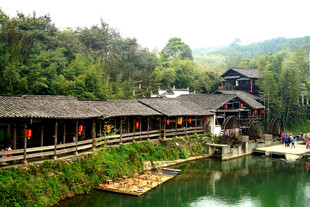 水乡古建临水而居的景致