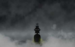 云雾中矗立的神秘古塔