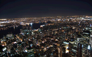 城市璀璨夜景俯瞰图