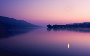 湖畔黄昏美景