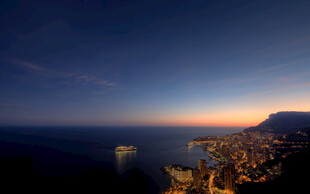 海边城市黄昏夜景风光