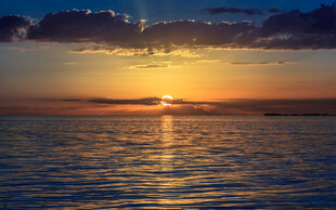 海上日落美景