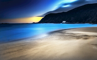 静谧海滩夜景
