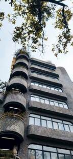 现代风格多层建筑外观
