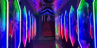 梦幻彩色灯光隧道