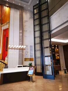现代风格图书馆内景一角