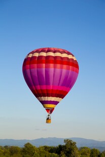 空中绚丽热气球