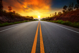 夕阳下的公路美景