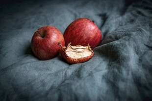 红苹果静物图