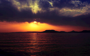 海上日落壮丽景观