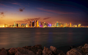 海滨城市绚丽夜景