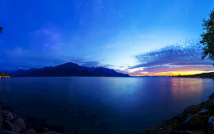 湖畔黄昏美景