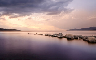 湖畔黄昏美景