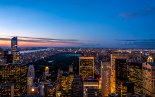 城市璀璨夜景俯瞰图