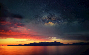 海上壮丽日落星空美景
