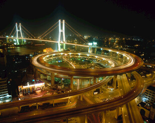 城市高架桥璀璨夜景