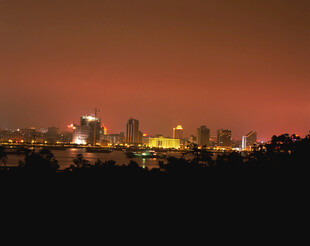 城市黄昏夜景灯火璀璨