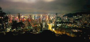 城市璀璨夜景俯瞰图