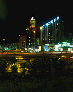 城市璀璨夜景河畔风光