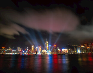 城市夜景灯光璀璨