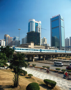 城市高架与现代建筑景观