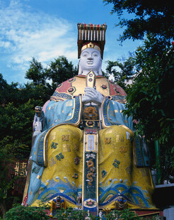 庄严妈祖雕像