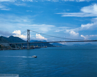 跨海大桥与碧海蓝天
