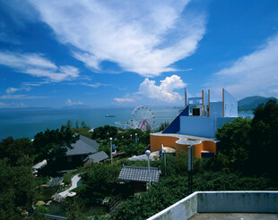 海边多彩建筑风景