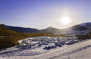冬日山村雪景