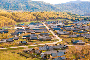 秋日山村俯瞰美景