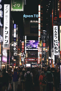 繁华都市街头夜景