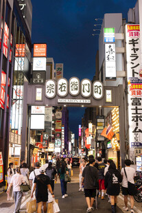 东京繁华街头夜景