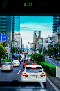 城市街道的汽车