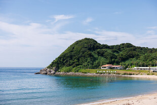海滨青山美景