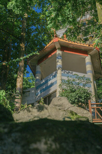 林间彩顶小屋