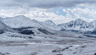 雪山旷野壮丽风光