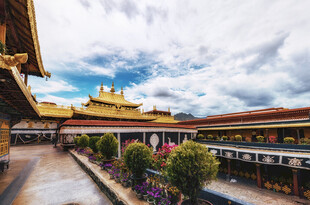 藏式寺庙庭院景观