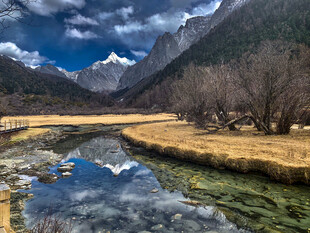 山间河谷美景