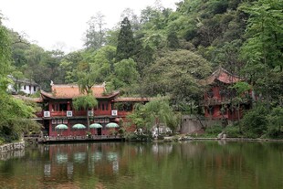 湖畔古建美景