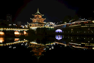古楼夜景倒影