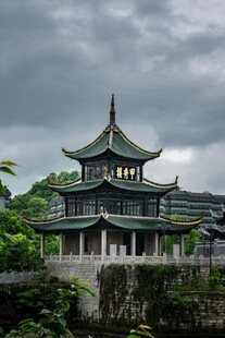 中式古建云雾缭绕之景