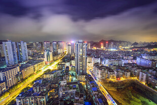 城市璀璨夜景俯瞰图