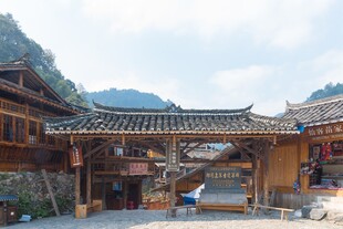 古朴苗族村落建筑景观