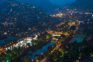 苗寨夜景俯瞰图