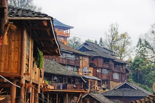 古朴苗族村落木质建筑群