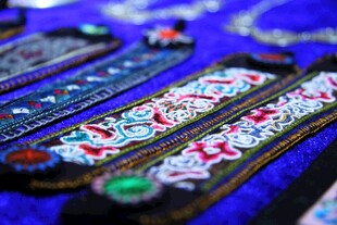 精美传统刺绣织带展示