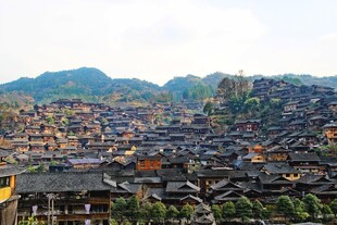 苗寨风光古朴村落依山而建