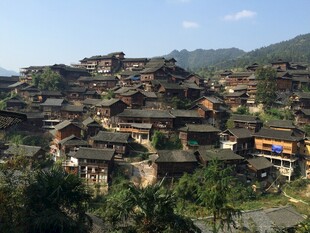 依山而建的古朴村落