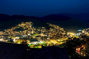 苗寨璀璨夜景俯瞰图