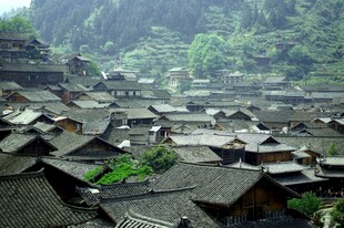 苗寨村落全景